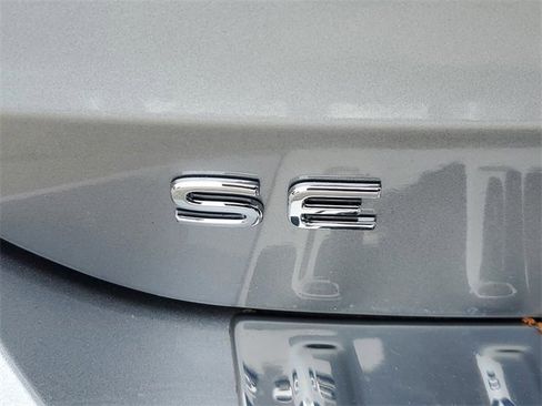 New 2025 Volkswagen Taos SE image 7