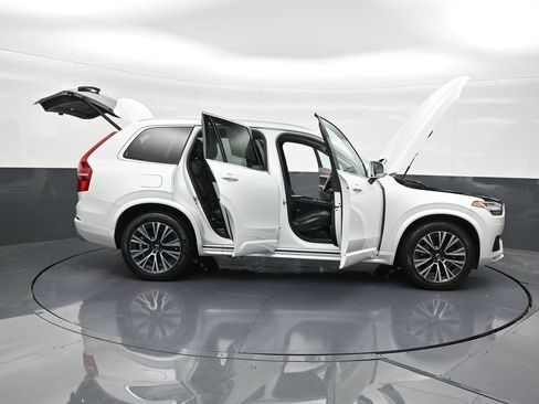 Used 2021 Volvo XC90 T6 Momentum w/ Protection Package Premier image 35