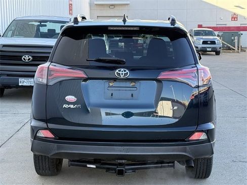 Used 2018 Toyota RAV4 LE image 5