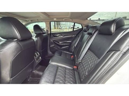 Used 2023 Nissan Maxima Platinum w/ Sport Mat Group FWD image 17