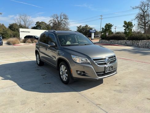 Used 2011 Volkswagen Tiguan SE FWD image 7
