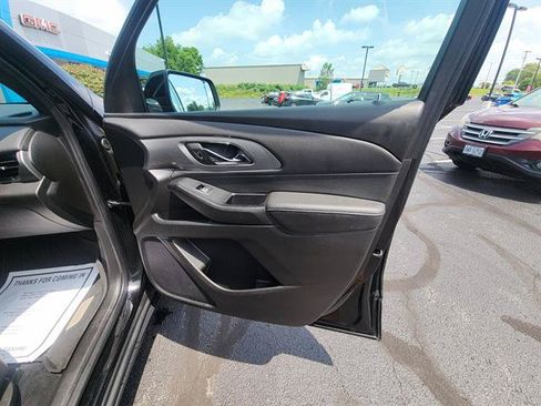 Used 2023 Chevrolet Traverse LT FWD image 9