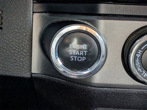 Used 2018 Toyota Tacoma TRD Sport image 31