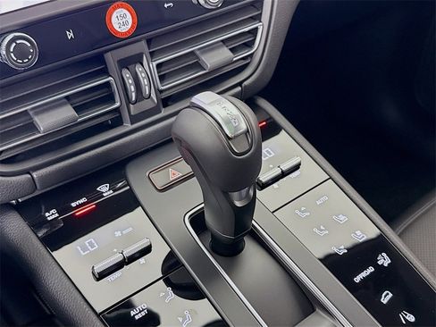 New 2026 Porsche Macan image 21