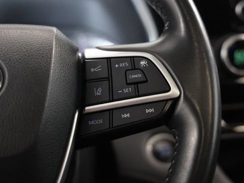Used 2024 Toyota Highlander XSE FWD image 30