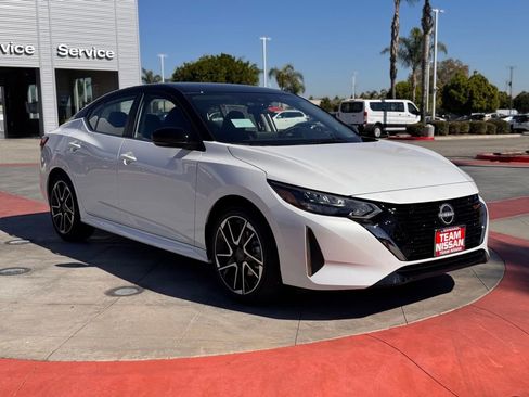 New 2025 Nissan Sentra SR image 2