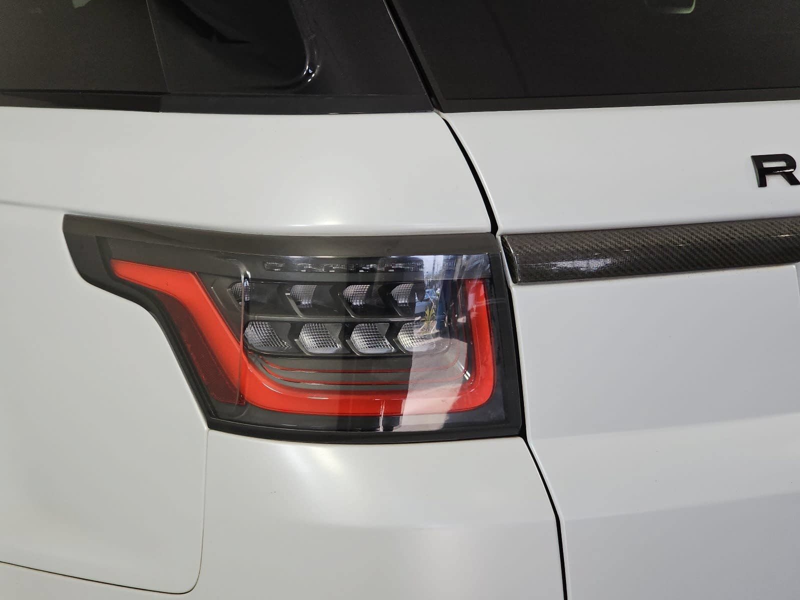 Used 2018 Land Rover Range Rover Sport SVR AWD/4WD image 31