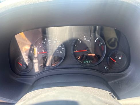 Used 2013 Jeep Compass Latitude FWD image 11