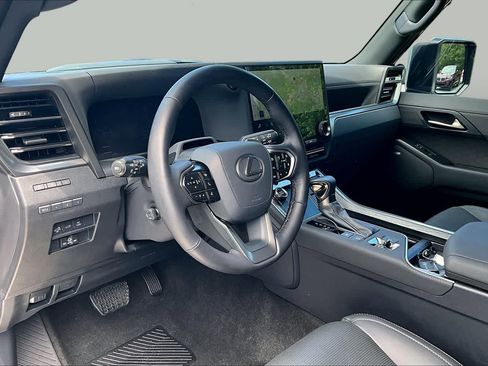 Used 2024 Lexus GX 550 w/ Cold Area Package AWD/4WD image 17