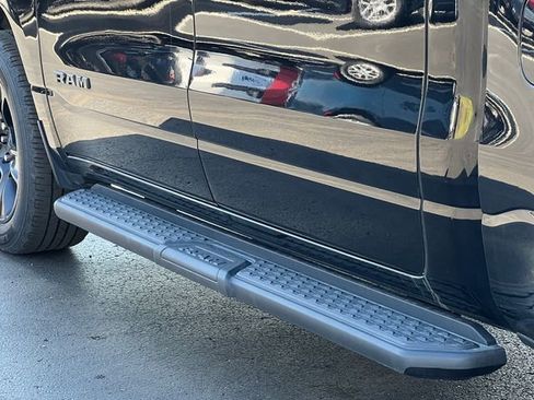 Used 2022 RAM 1500 Big Horn AWD/4WD image 3