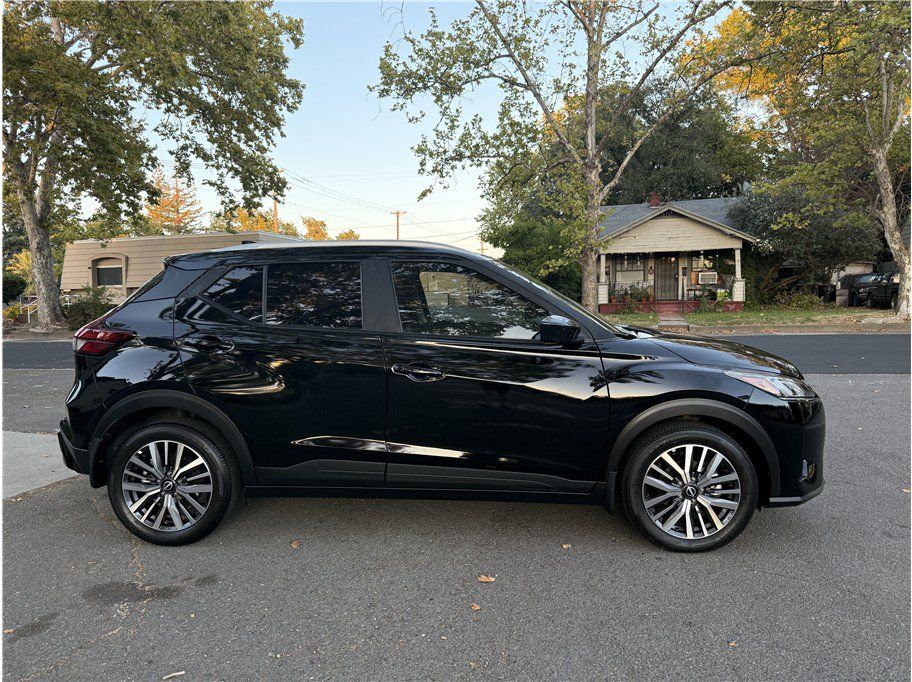 Used 2023 Nissan Kicks SV FWD image 6