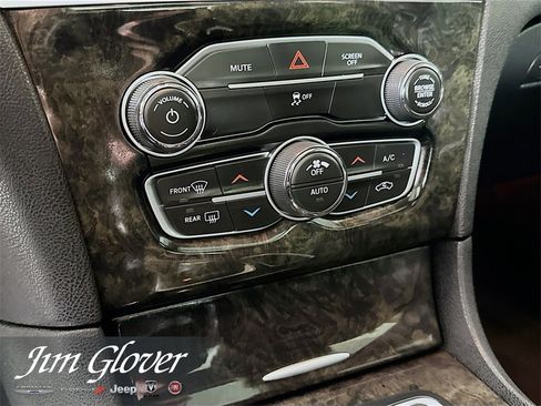 Used 2018 Chrysler 300 Limited image 35