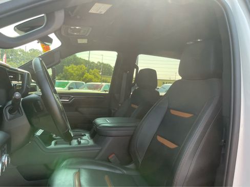 Used 2024 GMC Sierra 2500 AT4 w/ AT4 Premium Plus Package AWD/4WD image 12