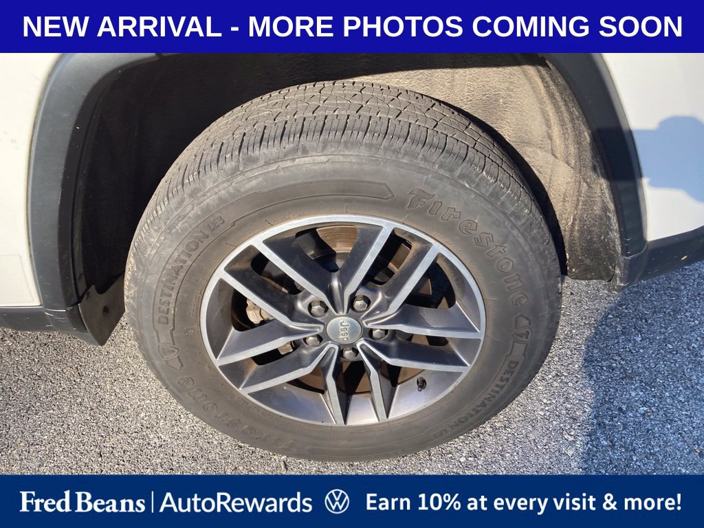 Used 2018 Jeep Grand Cherokee Laredo AWD/4WD image 7