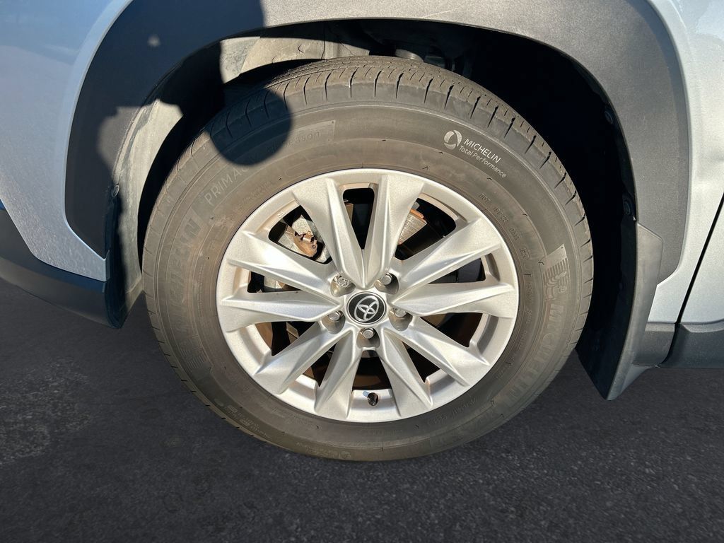 Used 2024 Toyota Corolla Cross LE w/ Moonroof Package FWD image 10