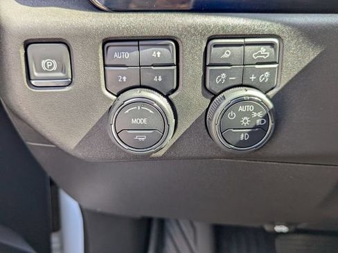 Used 2025 Chevrolet Silverado 1500 LT Trail Boss w/ LT Trail Boss Premium Package AWD/4WD image 14