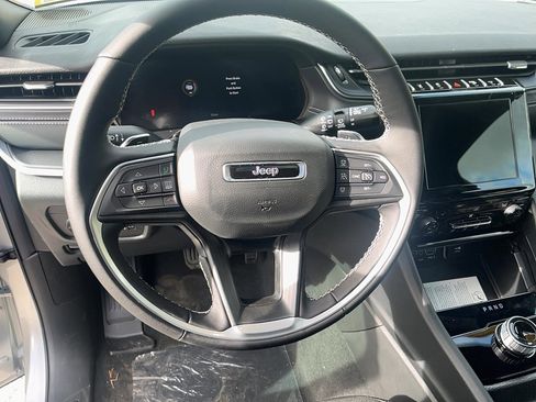 New 2025 Jeep Grand Cherokee L Altitude image 15