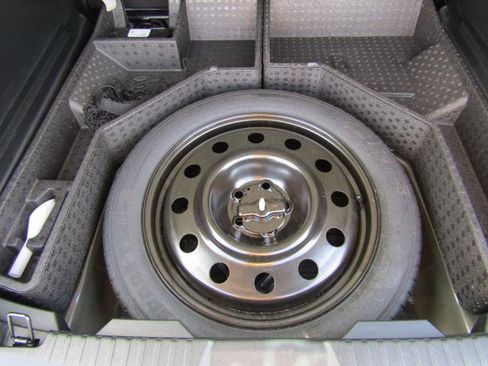 Used 2019 Ford Edge SE w/ SE Fleet Driver's Package image 12