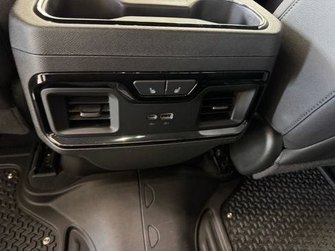 Used 2025 GMC Sierra 1500 AT4 w/ Technology Package AWD/4WD image 12