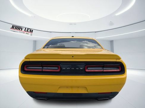 Used 2018 Dodge Challenger SXT RWD image 4