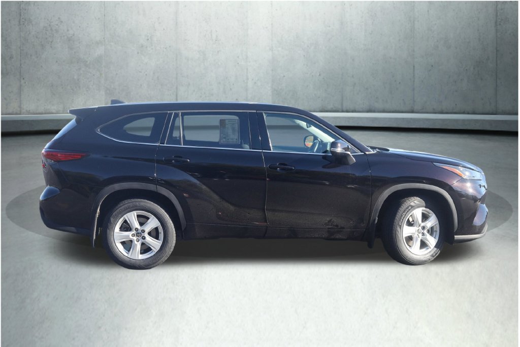 Used 2022 Toyota Highlander LE AWD/4WD image 21