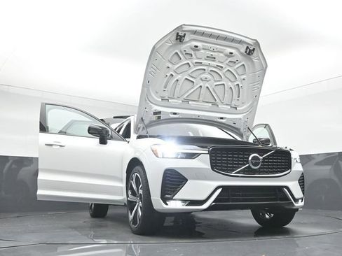 Used 2022 Volvo XC60 B6 R-Design w/ Protection Package Premier image 53