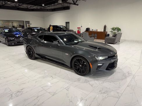 Used 2018 Chevrolet Camaro SS RWD image 3