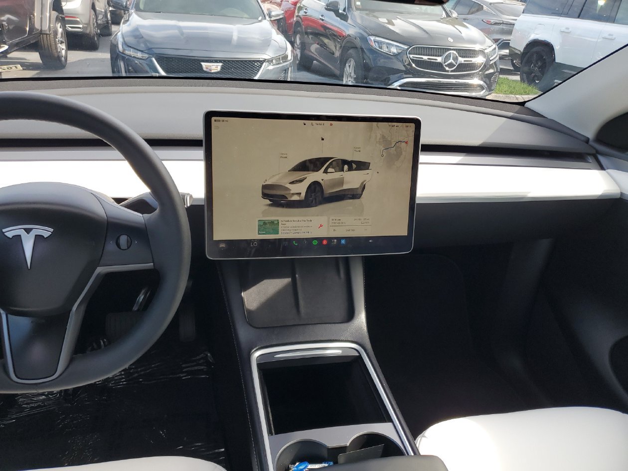 Used 2025 Tesla Model Y Long Range RWD image 13