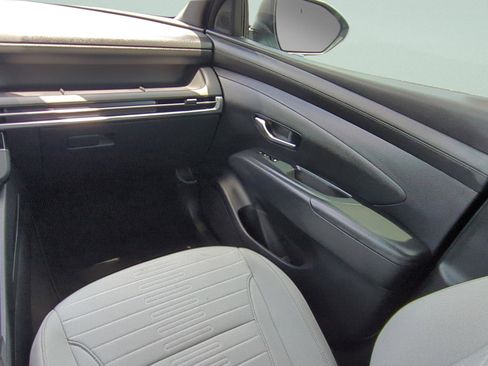 Used 2025 Hyundai Santa Cruz SE FWD image 13