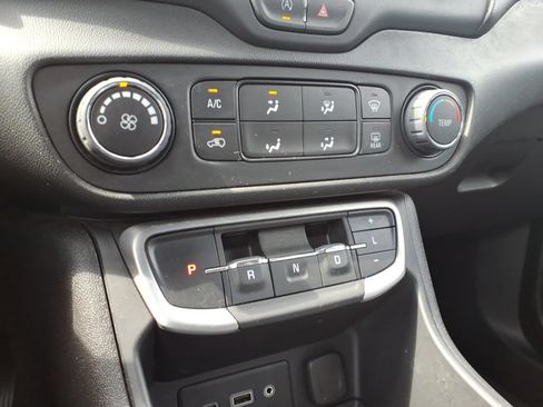 Used 2023 GMC Terrain SLE FWD image 19