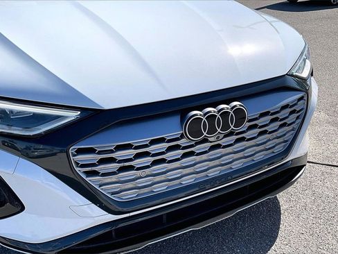 Used 2024 Audi Q8 e-tron Premium Plus image 11