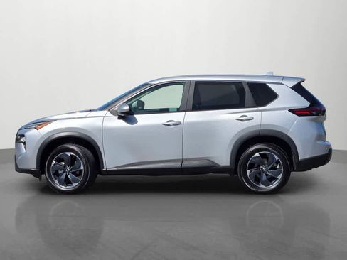 Used 2024 Nissan Rogue SV AWD/4WD image 3