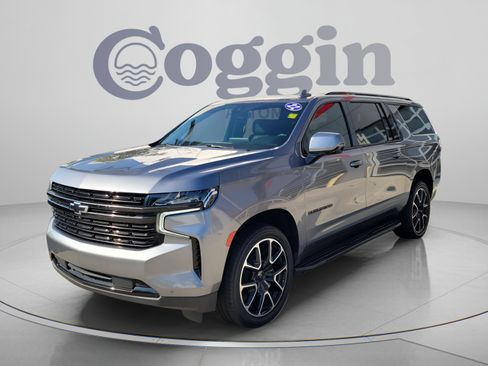 Used 2022 Chevrolet Suburban RST w/ Sport Performance Package AWD/4WD image 2