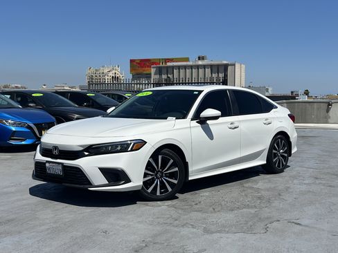 Used 2024 Honda Civic EX image 2