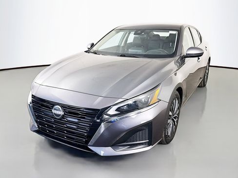 Used 2023 Nissan Altima 2.5 SV image 4