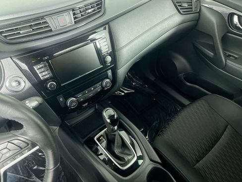 Used 2018 Nissan Rogue SV FWD image 19