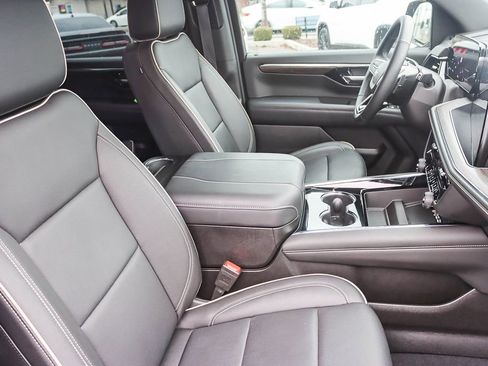 Used 2025 Chevrolet Suburban Premier image 15