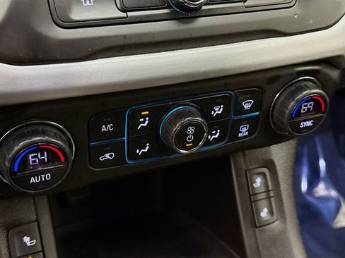 Used 2019 GMC Acadia SLE image 17