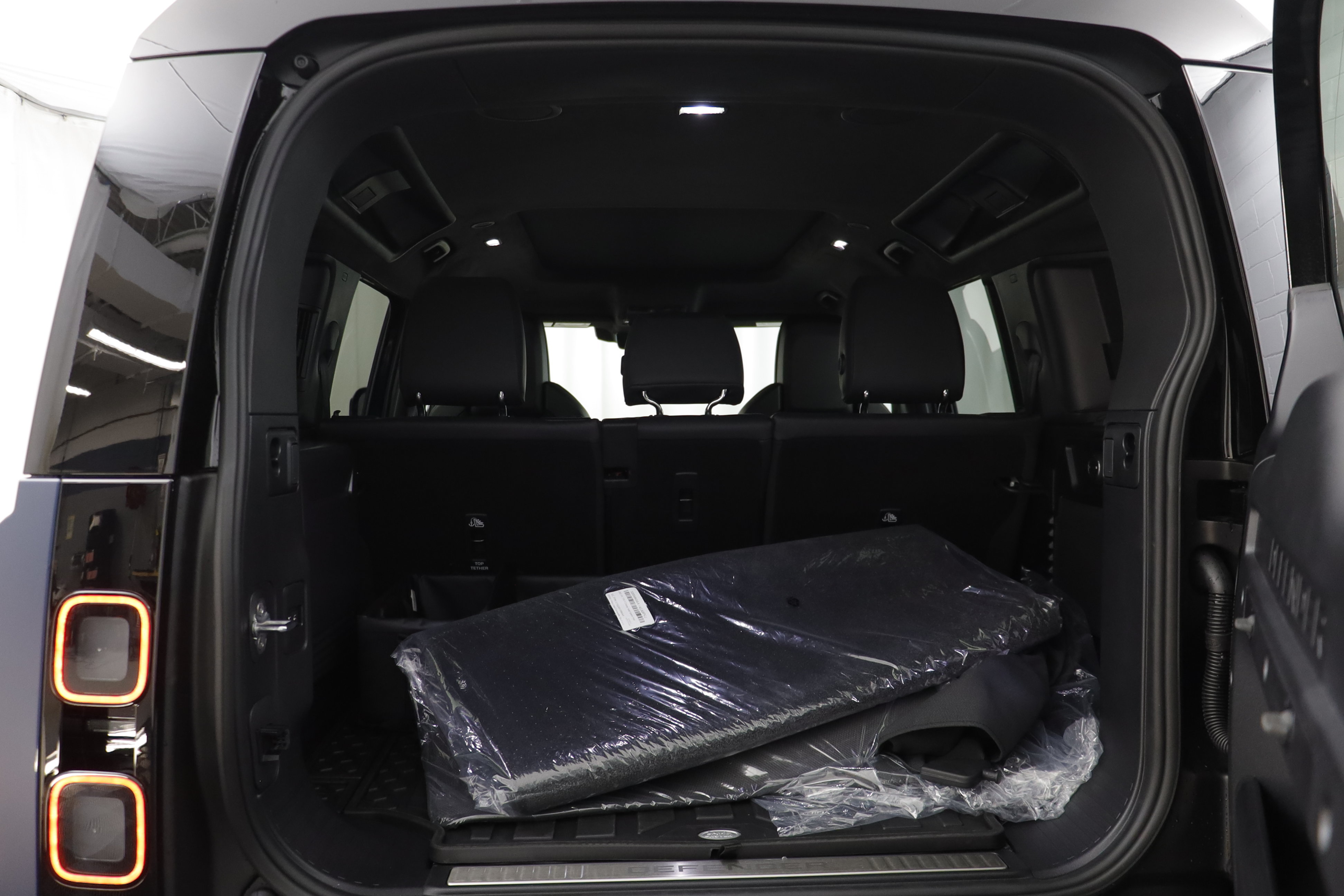 New 2026 Land Rover Defender 110 OCTA AWD/4WD image 20