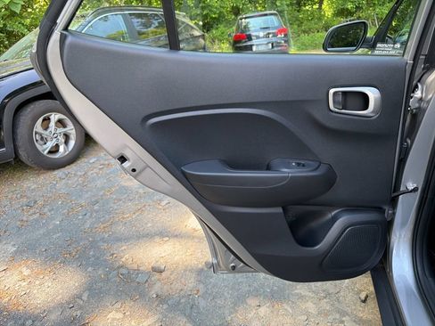 Certified 2023 Hyundai Venue SEL FWD image 15