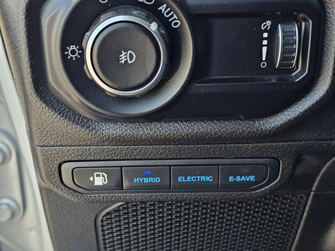 Used 2024 Jeep Wrangler Unlimited AWD/4WD image 34