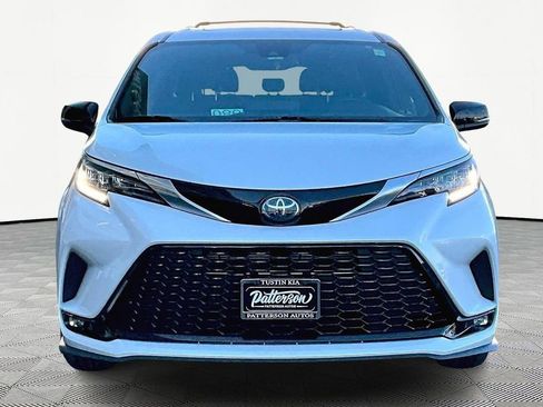 Used 2023 Toyota Sienna XSE image 4