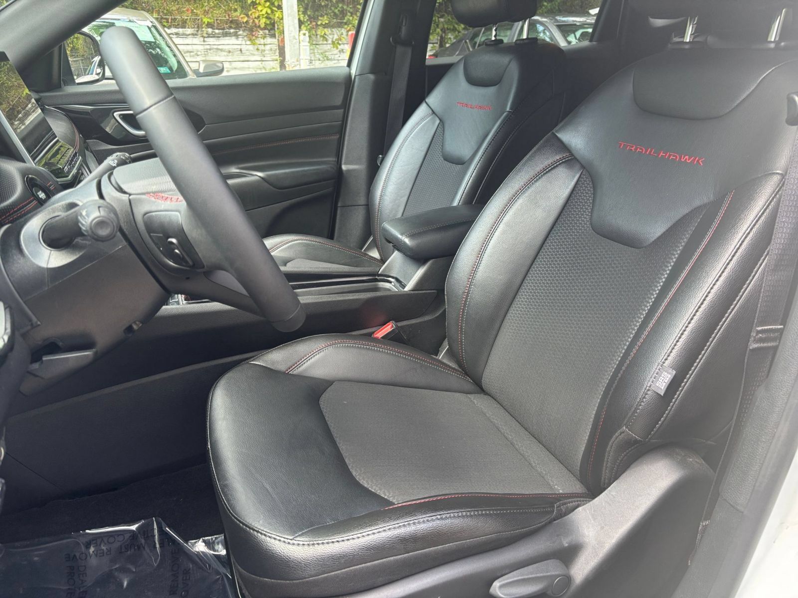 Used 2025 Jeep Compass Trailhawk AWD/4WD image 34