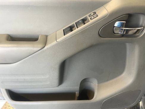 Used 2017 Nissan Frontier SV AWD/4WD image 7