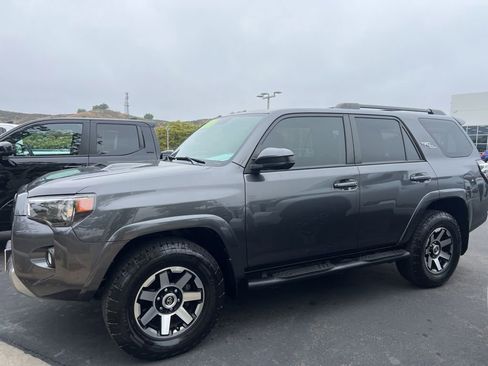Used 2019 Toyota 4Runner TRD Off-Road AWD/4WD image 2