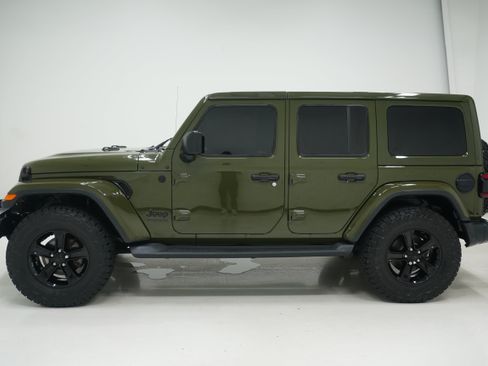 Used 2021 Jeep Wrangler Unlimited Sahara AWD/4WD image 7