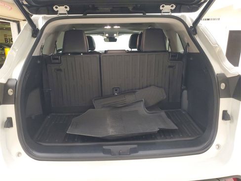 Used 2022 Toyota Highlander XLE image 8