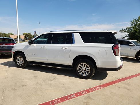 Used 2024 Chevrolet Suburban LT AWD/4WD image 4
