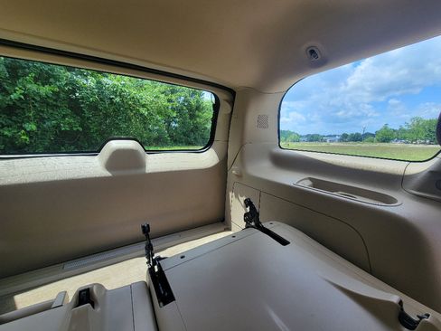 Used 2014 Cadillac Escalade Premium AWD/4WD image 30