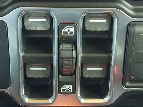 Used 2022 Jeep Wrangler Unlimited Sport image 27